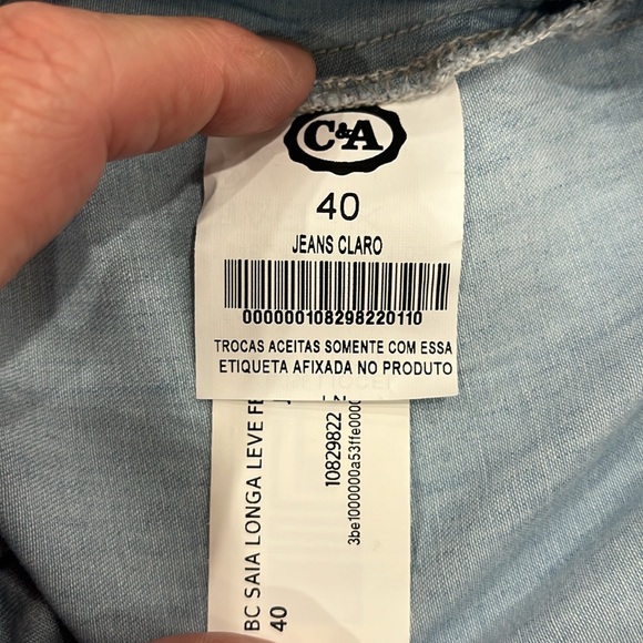 Midi length chambray lyocell skirt with long front split - made in Brazil - Picture 9 of 11